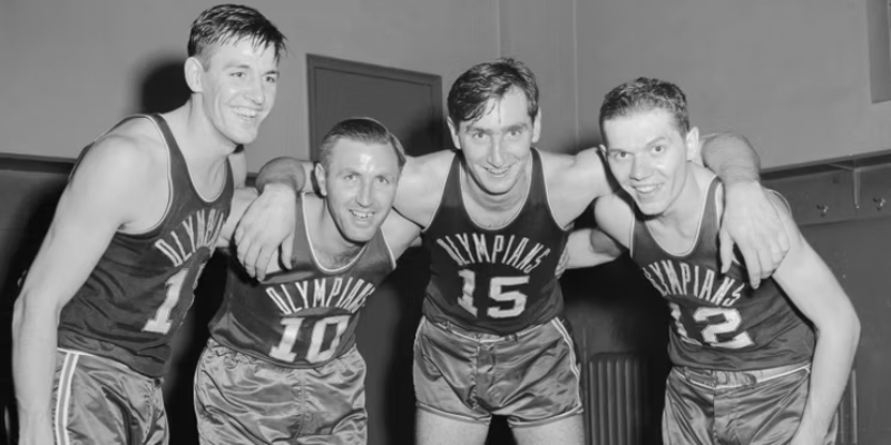 1. Indianapolis Olympians đối đầu Rochester Royals – 6 hiệp phụ